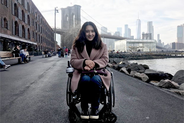 브루클린 브릿지를 배경으로 남긴 기념사진