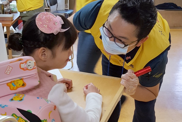  “아저씨도 해 봤는데 하나도 안 아파.” 푸르메재단 고액기부자모임 더미라클스 회원 김정호 님
