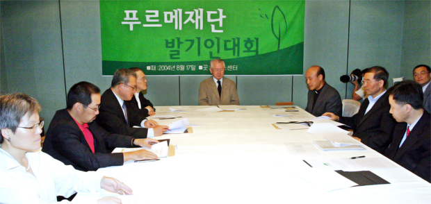 푸르메재단 창립식에서 ‘환자 중심의 재활병원 건립’을 선포한 김성수 명예이사장