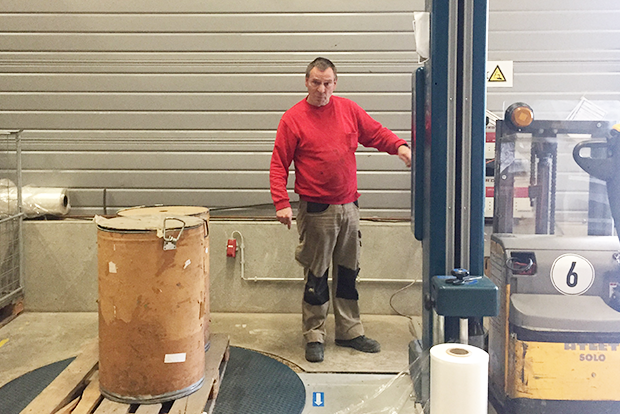 보호작업장에서 25년째 직무훈련을 받는 롤란드 씨