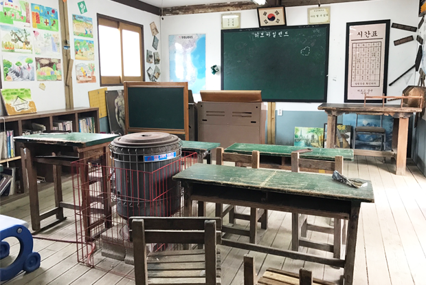 70~80년대 학교를 재현한 추억의 거리