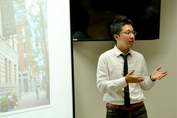 2013년 푸르메재단 기부자와 지역주민에게 서촌 이야기를 들려준 설재우 씨