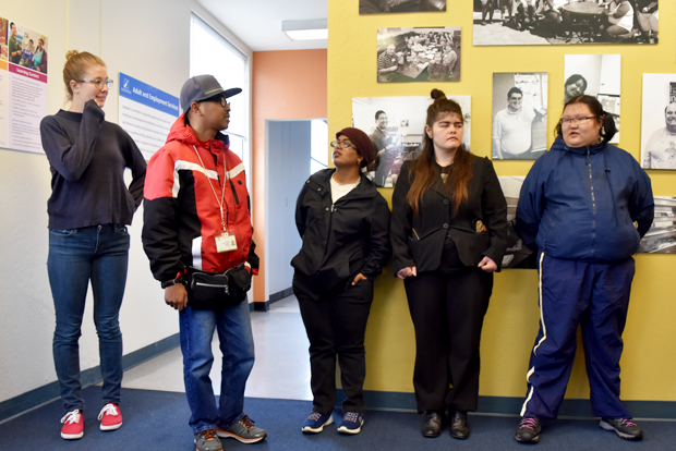 잡 코치 1명과 장애인 4명이 함께하는 직업교육 및 지역연계 프로그램