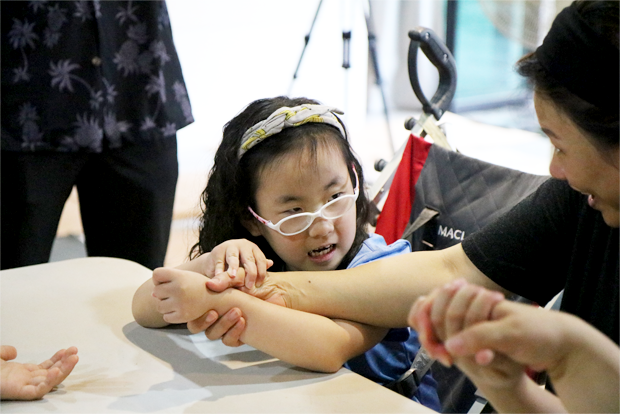 레크레이션을 즐기고 있는 희망이