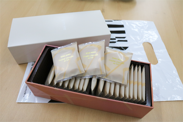 푸르메재단 직원들 수고한다며 선물한 과자세트