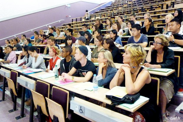 수업을 듣는 학생들