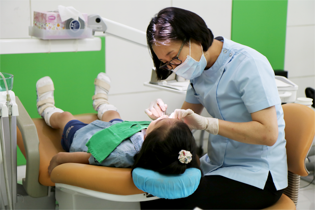 어린이부터 성인까지 한 명 한 명 세심히 진료하는 푸르메치과 의료진