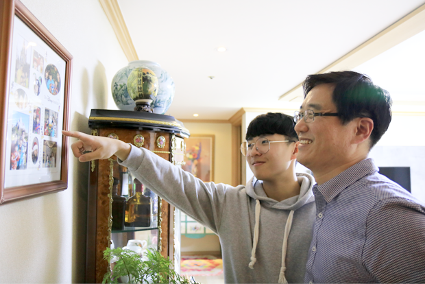 나눔에 있어서만큼은 같은 곳을 바라보는 아빠와 아들