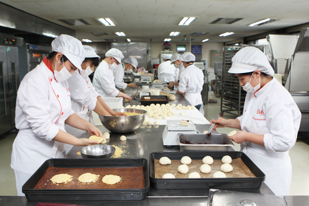 장애인이 직접 빵을 만드는 보호작업장 파니스