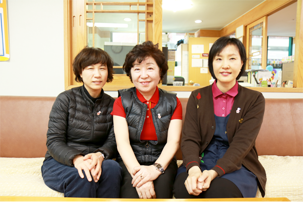 김은기 씨의 독려로 기부에 동참한 직장 동료 김윤정 씨와 박숙미 씨