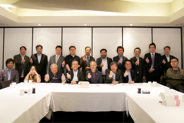 한국의 대표 생태학자 최재천 교수와 더미라클스 조찬회 참석자들