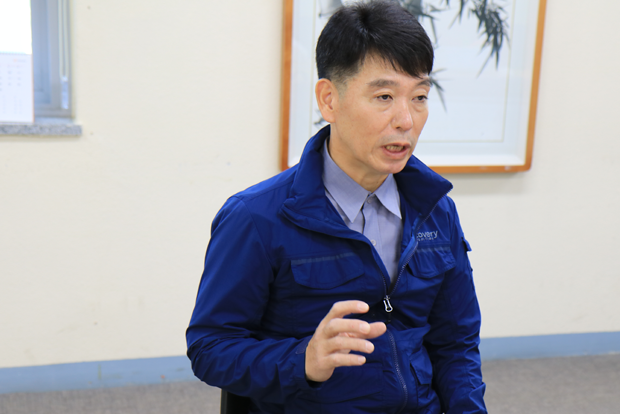 희귀질환을 가진 자빈이의 재활치료를 위해 전국을 돌아다니는 아빠