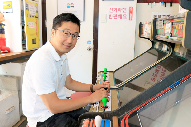 서촌의 마지막 전자오락실을 되살린 옥인오락실에서 설재우 씨