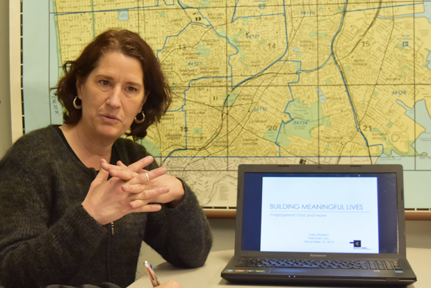 워크링크의 사업을 소개하고 있는 사라 연구소장