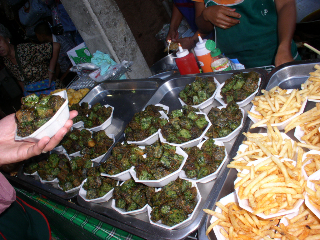 ▲ 방콕의 젖줄인 짜오 프라야 강(Chao Phraya River)에 배가 정박해 있다.