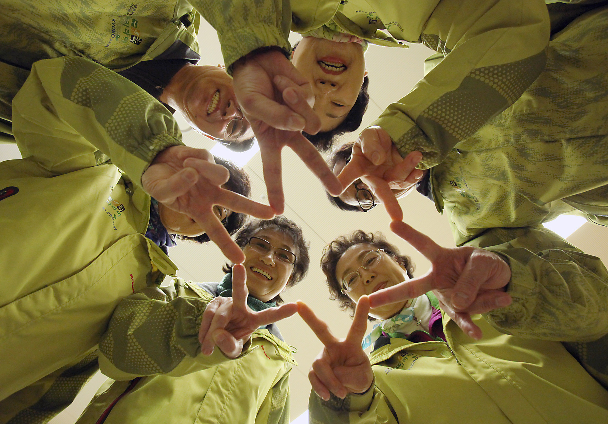 ▲ 은퇴 어르신의 자립을 돕고 미래세대의 생태적 감수성을 키우는 교보다솜이 숲해설봉사단 ‘숲자라미’