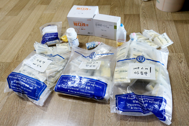 매일 챙겨먹어야 하는 20여 가지의 약들