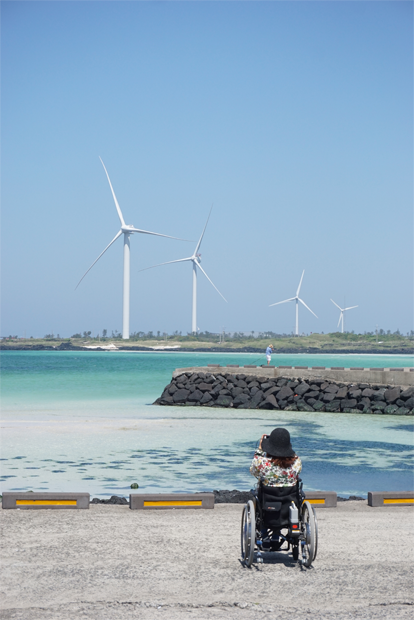 제주 관광지 답사 중인 홍서윤