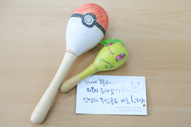 포켓몬 캐릭터로 꾸며진 마라카스.