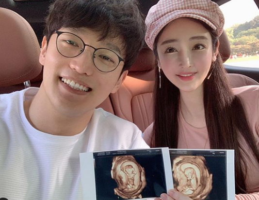 사진6> 아이와 또래 아이들이 더 나은 사회에서 살아가도록 꾸준한 선행을 약속한 부부 (출처 : 이윤이 대표 인스타그램)