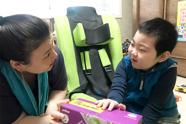 “혁아, 지금처럼만 조금 더 엄마 옆에 있어줄 수 있지?” (남양주시장애인복지관 제공)