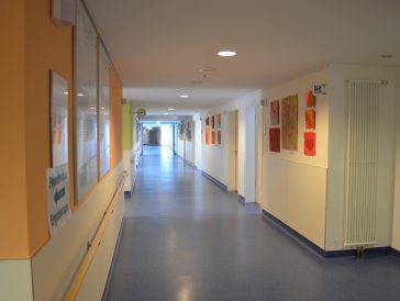 ▲ 아이들이 치료를 받는 동안 보호자들이 편하게 쉴 수 있도록 배려한다.