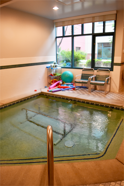 쉽게 이용할 수 있게 구성된 수치료실