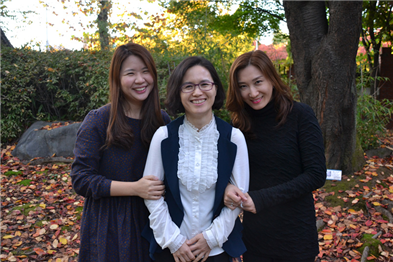 ▲ 한국지역난방공사의 사회공헌을 책임지는 동반성장팀의 김계희 부장(가운데)과 박유경 차장(오른쪽)이 함께 포즈를 취했다.