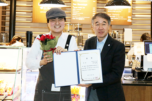 우승을 차지한 고덕점 서진욱 바리스타