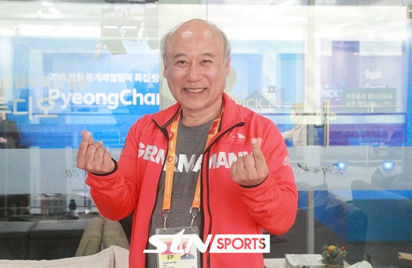 독일 패럴림픽팀 유니폼을 입은 김용해 신부