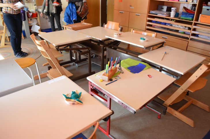  ▲ 장애어린이가 유지해야 하는 자세에 맞게 높낮이를 조절할 수 있는 책걸상