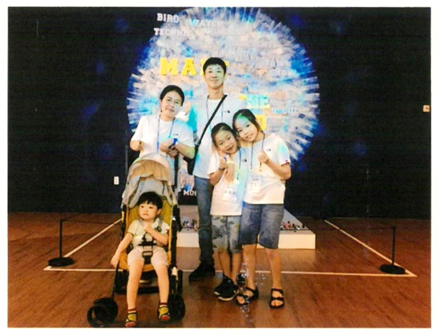 첫 제주도 가족여행에서 행복한 시간을 보낸 양지훈 어린이 가족