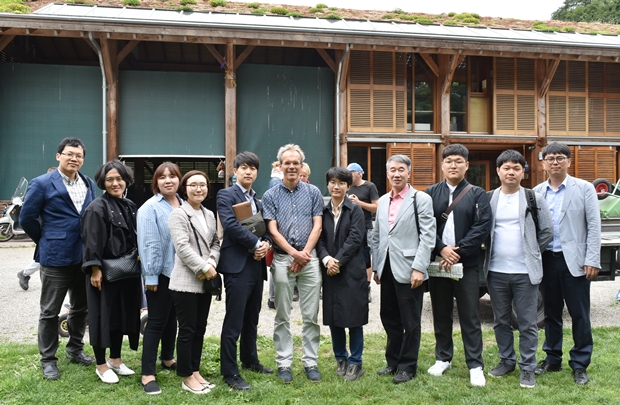 2018년, 푸르메소셜팜 네덜란드 원정대가 만나고 온 얀 하싱크 박사(사진 가운데)