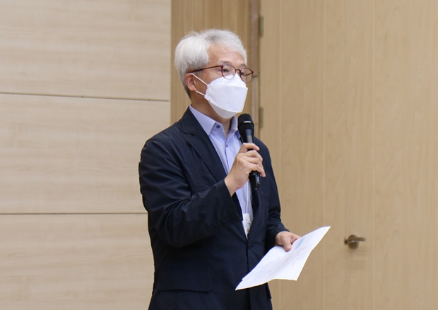 세 복지관을 대표해 인사말을 하는 곽재복 서울장애인종합복지관장