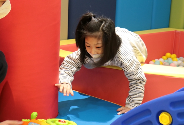 갑작스러운 퇴행으로 장애를 갖게 된 다섯째 정윤이