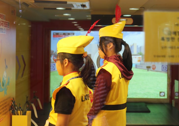 키자니아 체험 중인 재혁이 누나들. 