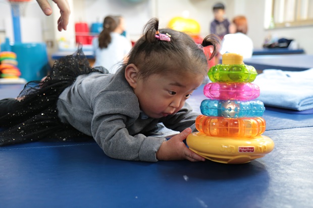 ▲ 재활치료를 받고 있는 지윤이