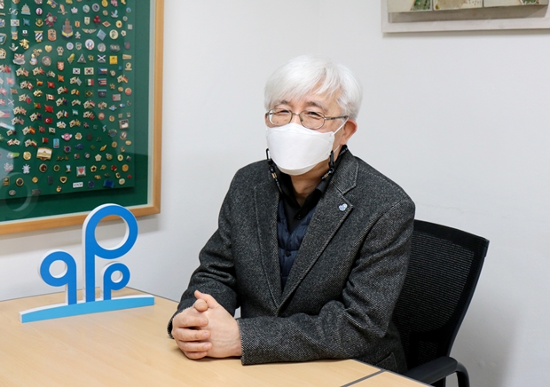 푸르메병원 장애어린이들을 위해 1억원 기부를 약속한 김윤태 원장