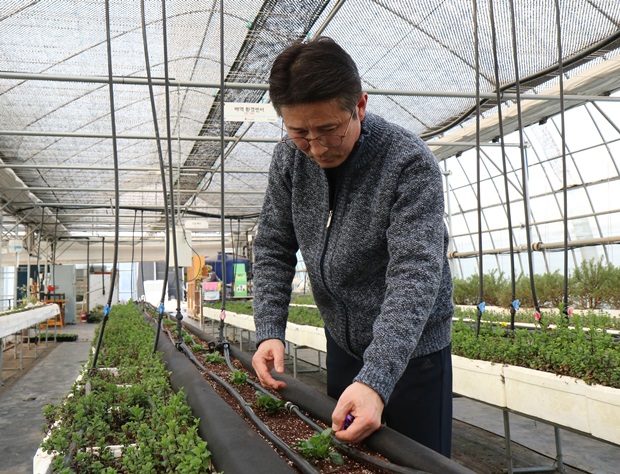 "발달장애인이 자연의 품에서 행복할 수 있는 농장을 만들겠습니다."