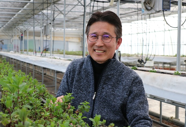 장애인 직업재활전문가로 푸르메스마트팜 서울농원을 이끌게 된 장경원 원장