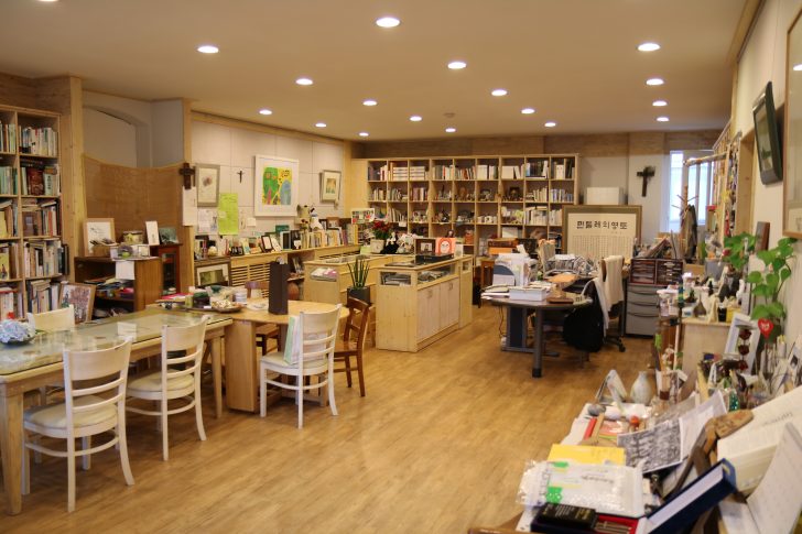 ▲ 이해인 수녀님의 집필실이자 사무실인 ‘해인글방’