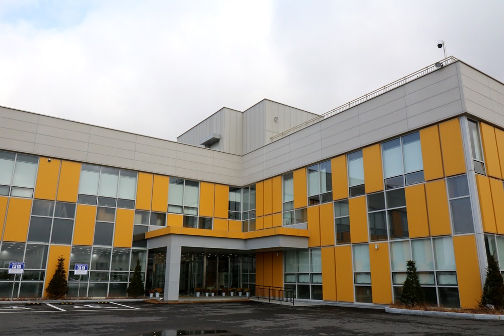 노란색 포인트의 외벽이 인상적인 치유농업연구센터