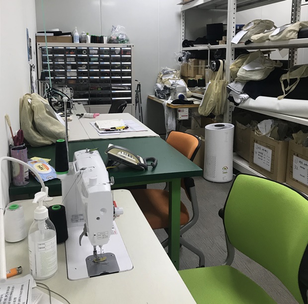 서울시서북보조기기센터 한쪽에 마련된 의복 리폼 공간