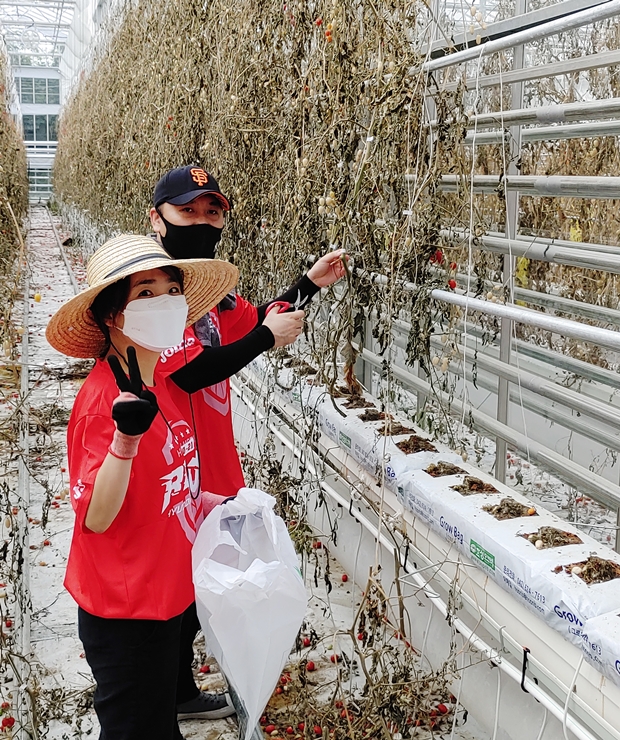 힘든 일이 있을 때마다 일손이 되어주신 푸르메재단 및 산하기관 임직원들.