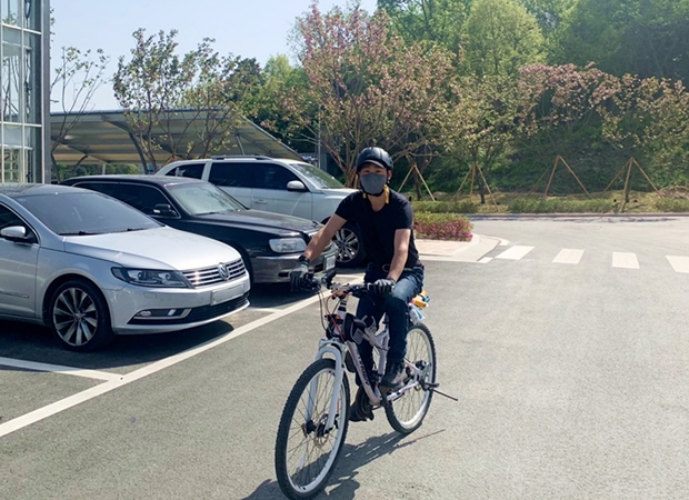 매일 자전거를 타고 출근하는 효진 씨 